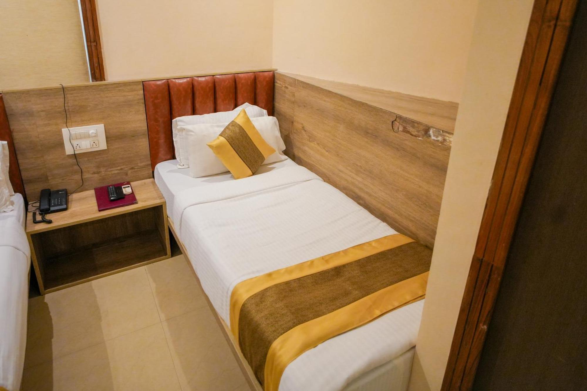 Hotel Skylink Hospitality Mahalaxmi Mumbai Eksteriør bilde