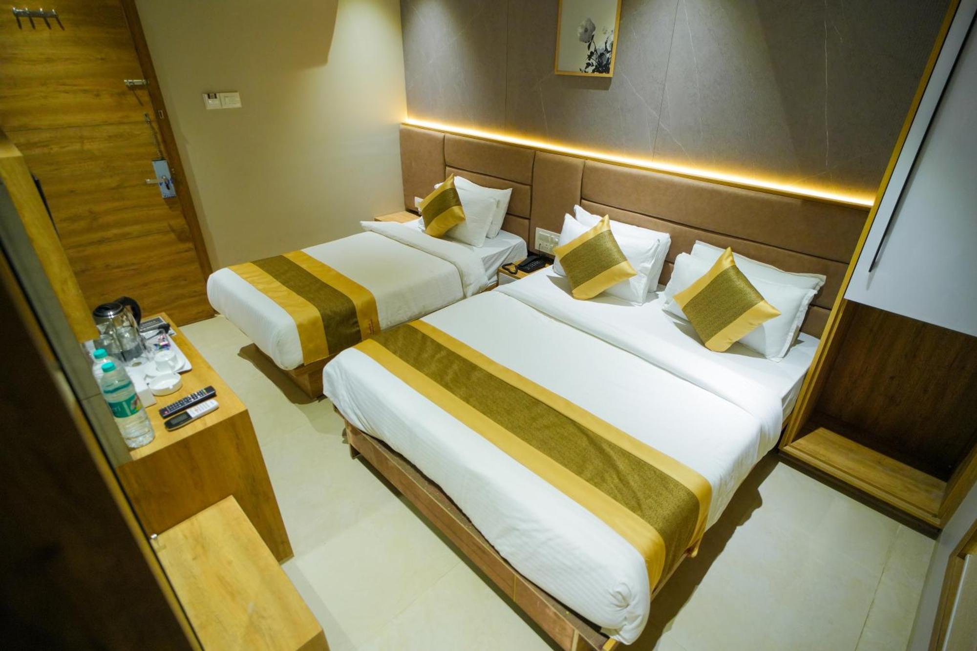 Hotel Skylink Hospitality Mahalaxmi Mumbai Eksteriør bilde