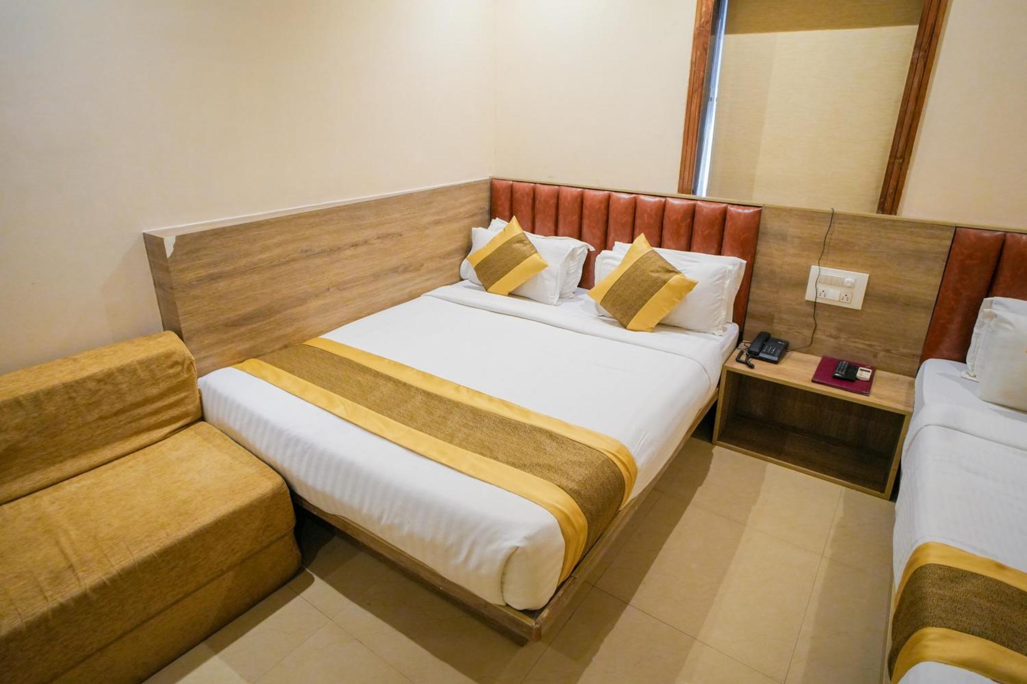 Hotel Skylink Hospitality Mahalaxmi Mumbai Eksteriør bilde