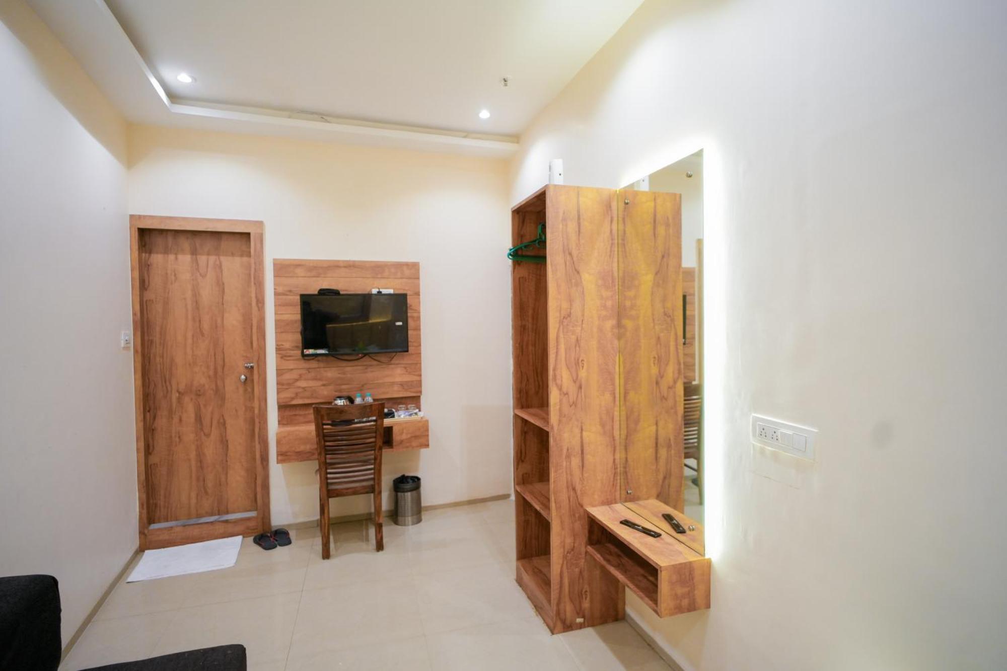 Hotel Skylink Hospitality Mahalaxmi Mumbai Eksteriør bilde