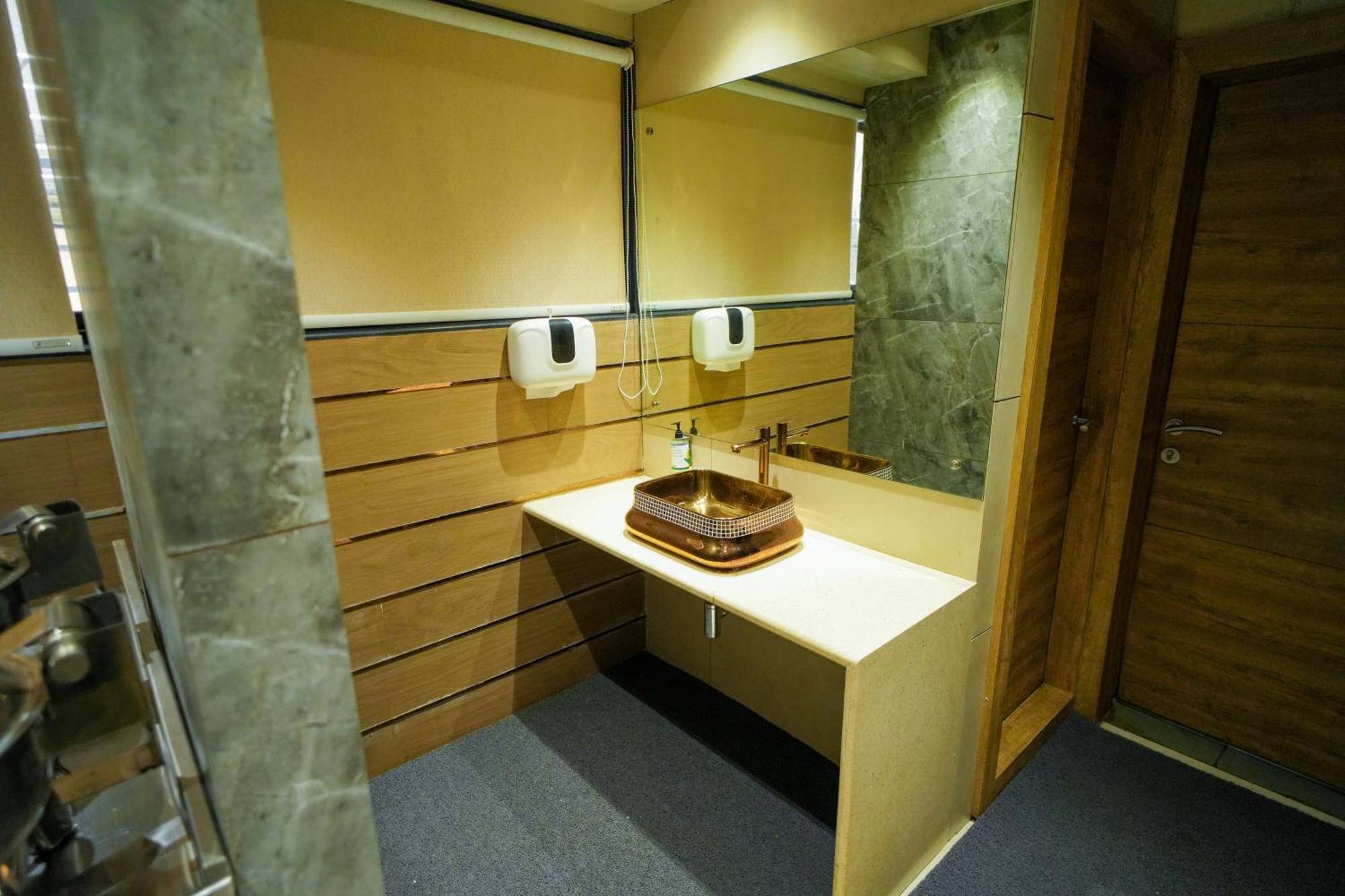 Hotel Skylink Hospitality Mahalaxmi Mumbai Eksteriør bilde