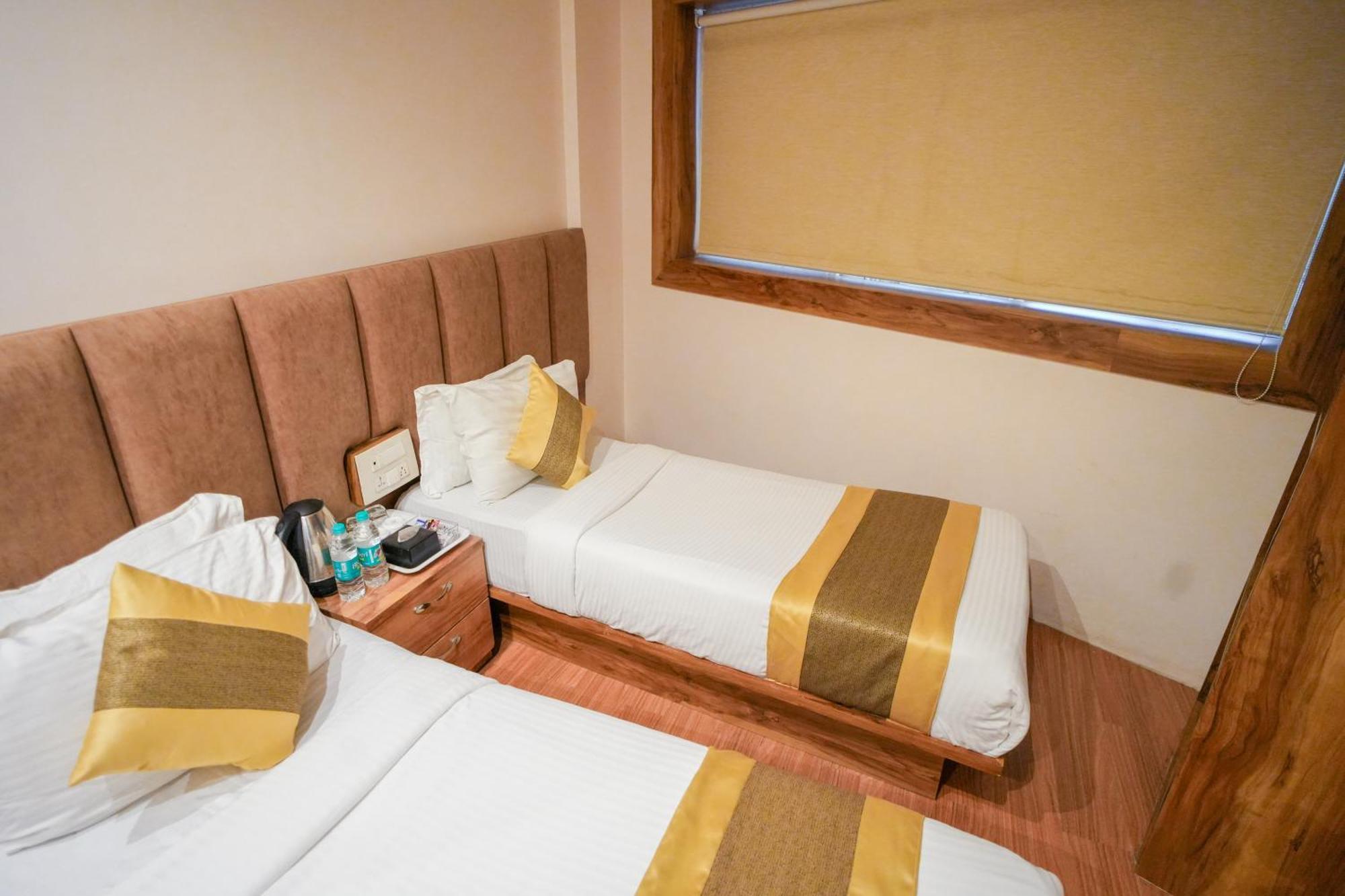 Hotel Skylink Hospitality Mahalaxmi Mumbai Eksteriør bilde