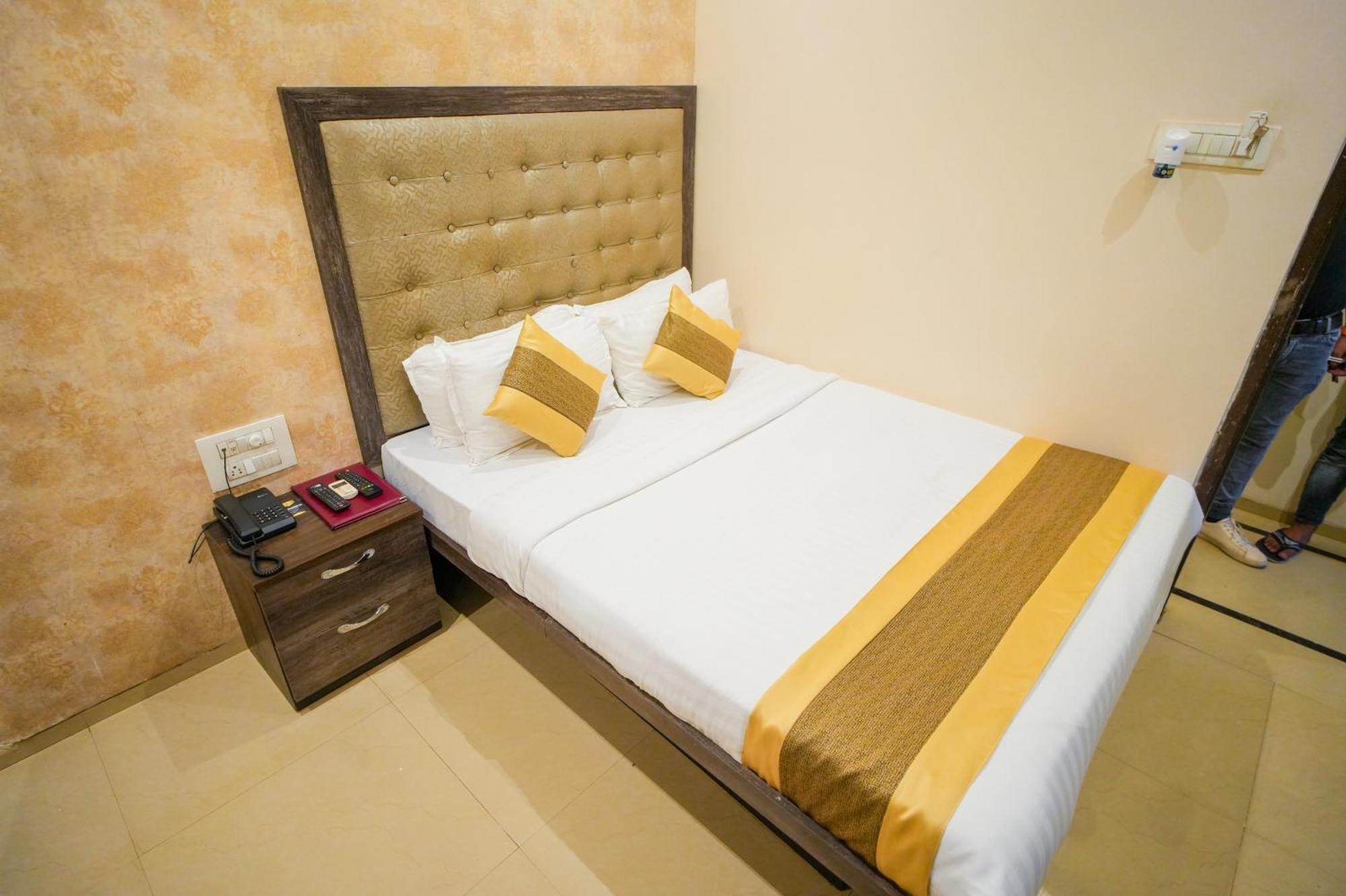 Hotel Skylink Hospitality Mahalaxmi Mumbai Eksteriør bilde