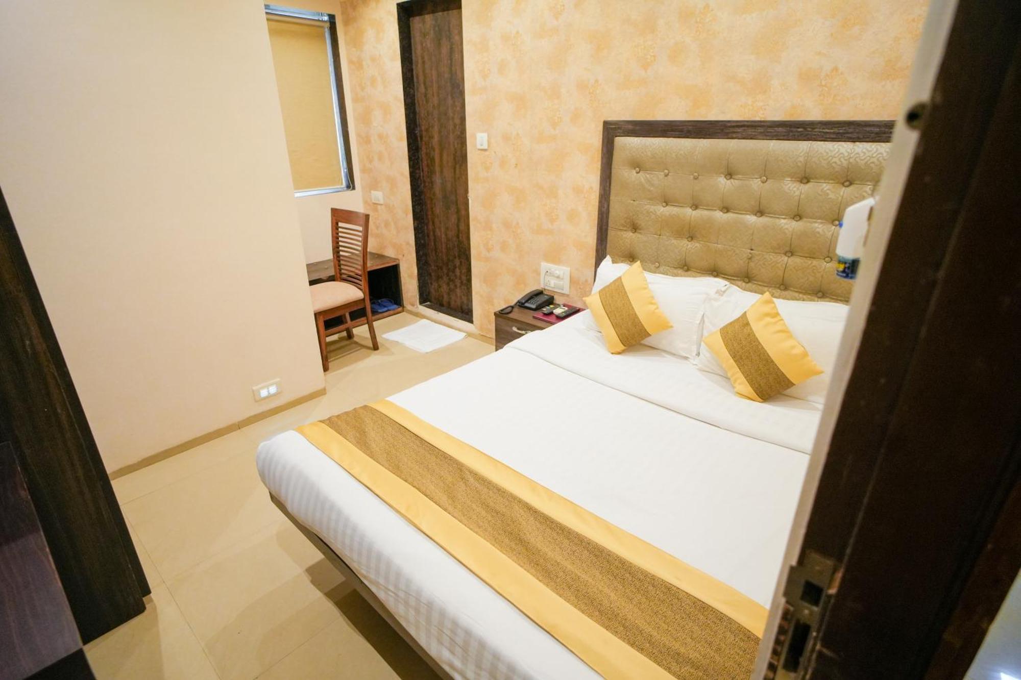 Hotel Skylink Hospitality Mahalaxmi Mumbai Eksteriør bilde