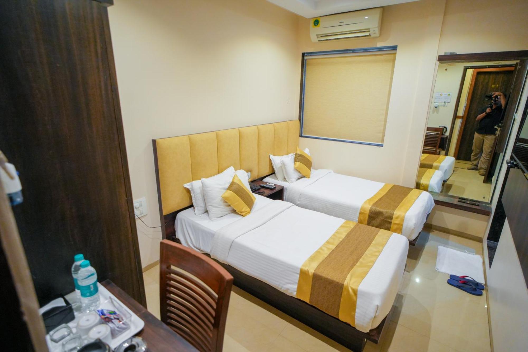 Hotel Skylink Hospitality Mahalaxmi Mumbai Eksteriør bilde
