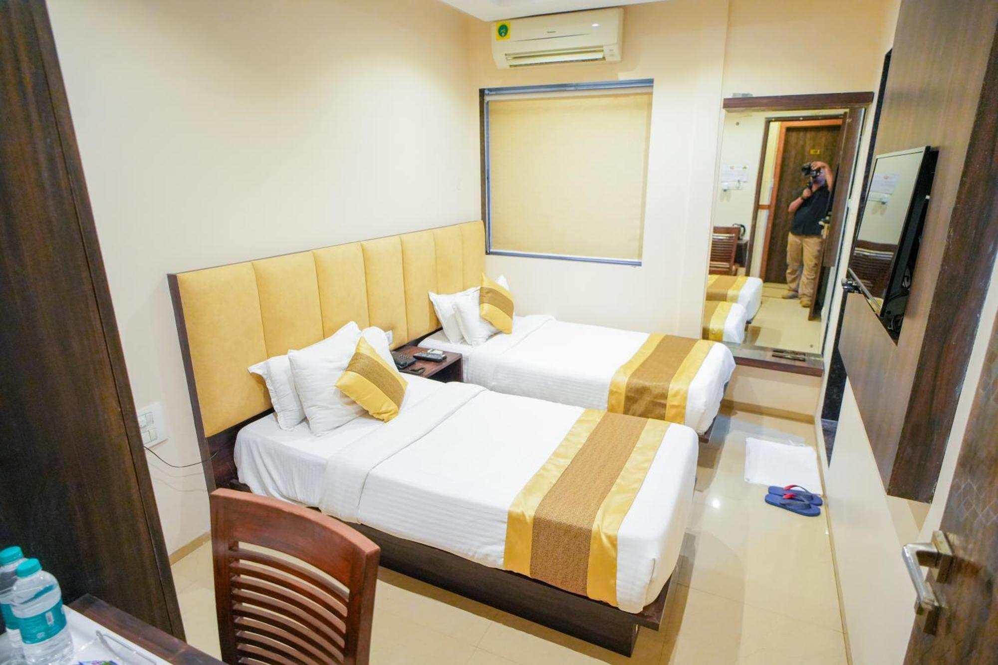 Hotel Skylink Hospitality Mahalaxmi Mumbai Eksteriør bilde