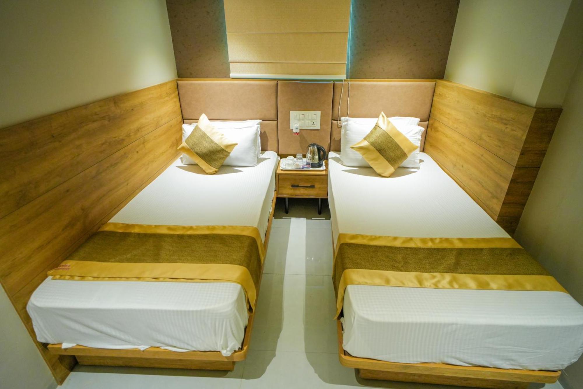 Hotel Skylink Hospitality Mahalaxmi Mumbai Eksteriør bilde