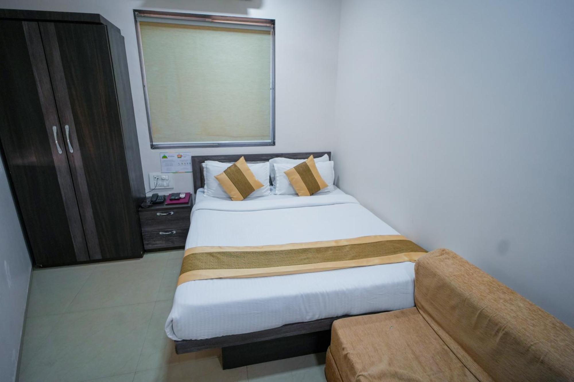 Hotel Skylink Hospitality Mahalaxmi Mumbai Eksteriør bilde