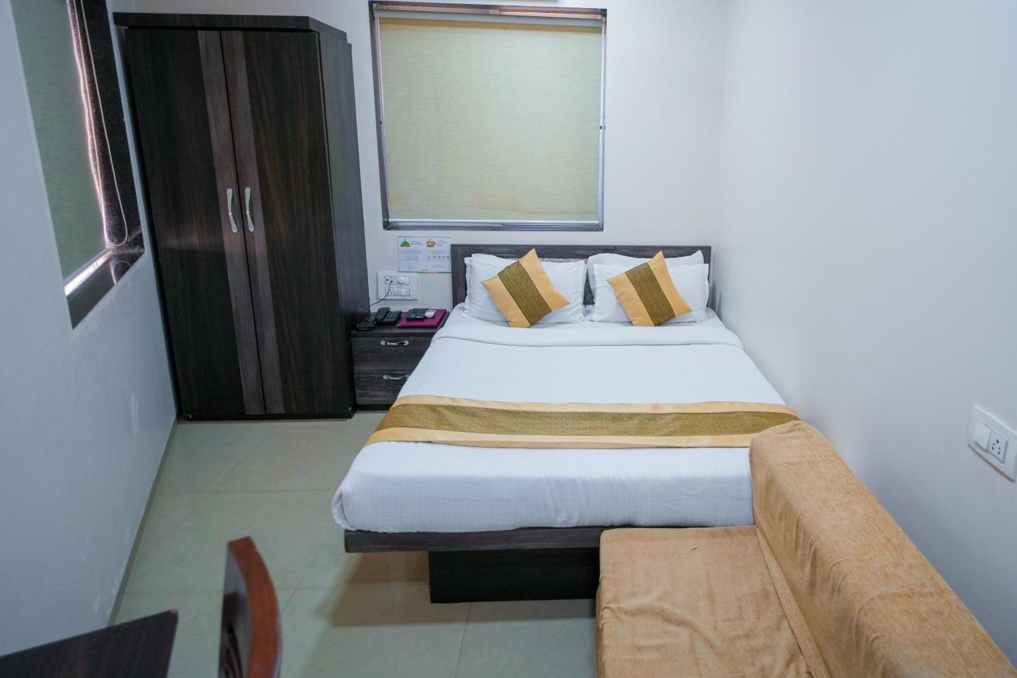 Hotel Skylink Hospitality Mahalaxmi Mumbai Eksteriør bilde