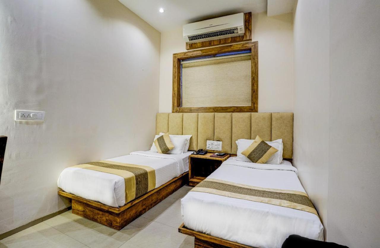 Hotel Skylink Hospitality Mahalaxmi Mumbai Eksteriør bilde